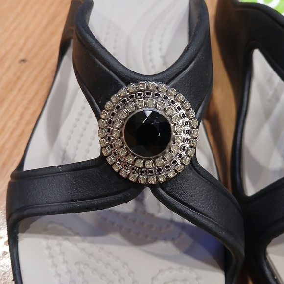 Crocs Sanrah Beaded Wedge Sandals Size 8 for Women - Picture 2 of 10